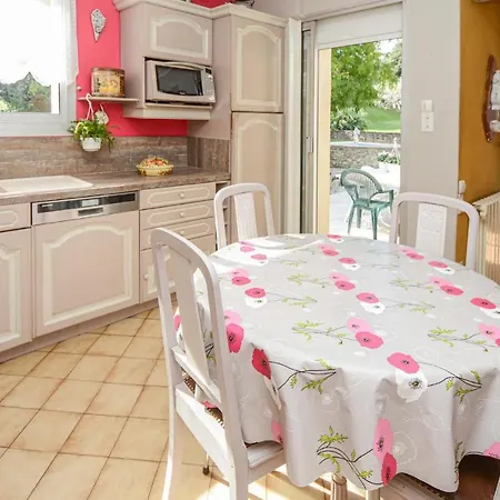 Stunning In Pujaut With Kitchen Σπίτι διακοπών Sauveterre (Gard)