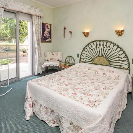 Stunning In Pujaut With Kitchen Casa vacanze *