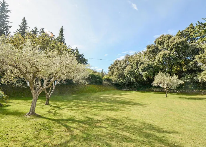 Stunning In Pujaut With Kitchen בית נופש *